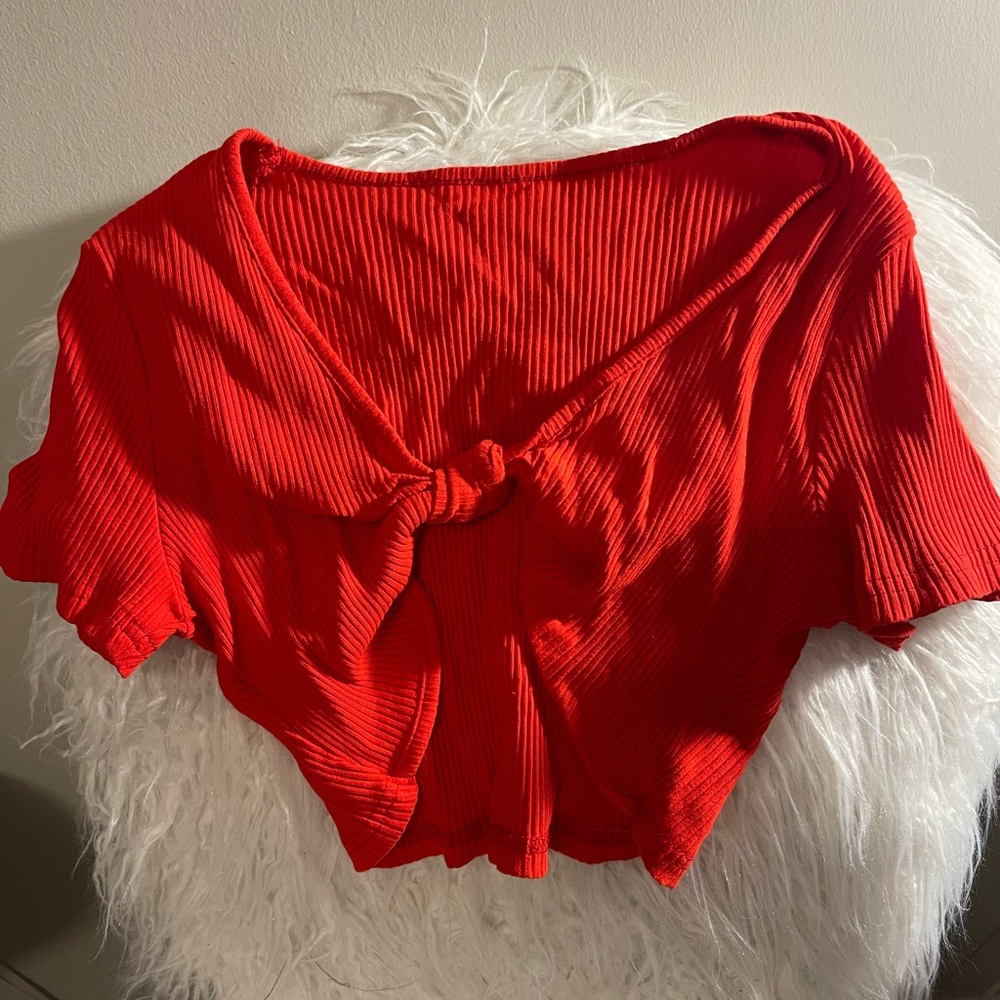 NWOT Red Short Sleeve Crop Top w/ Knot